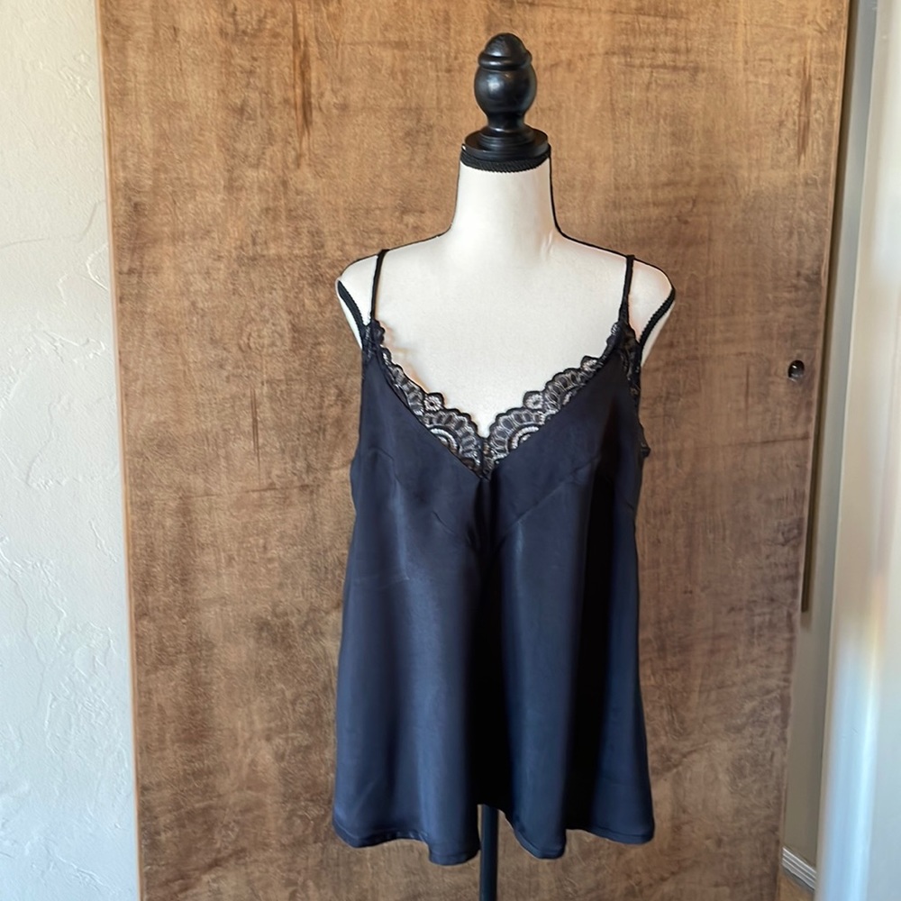 Sexy lacy black camisole top 🌺